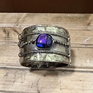 Vintage-Inspired Gold Bracelet with Purple Accent